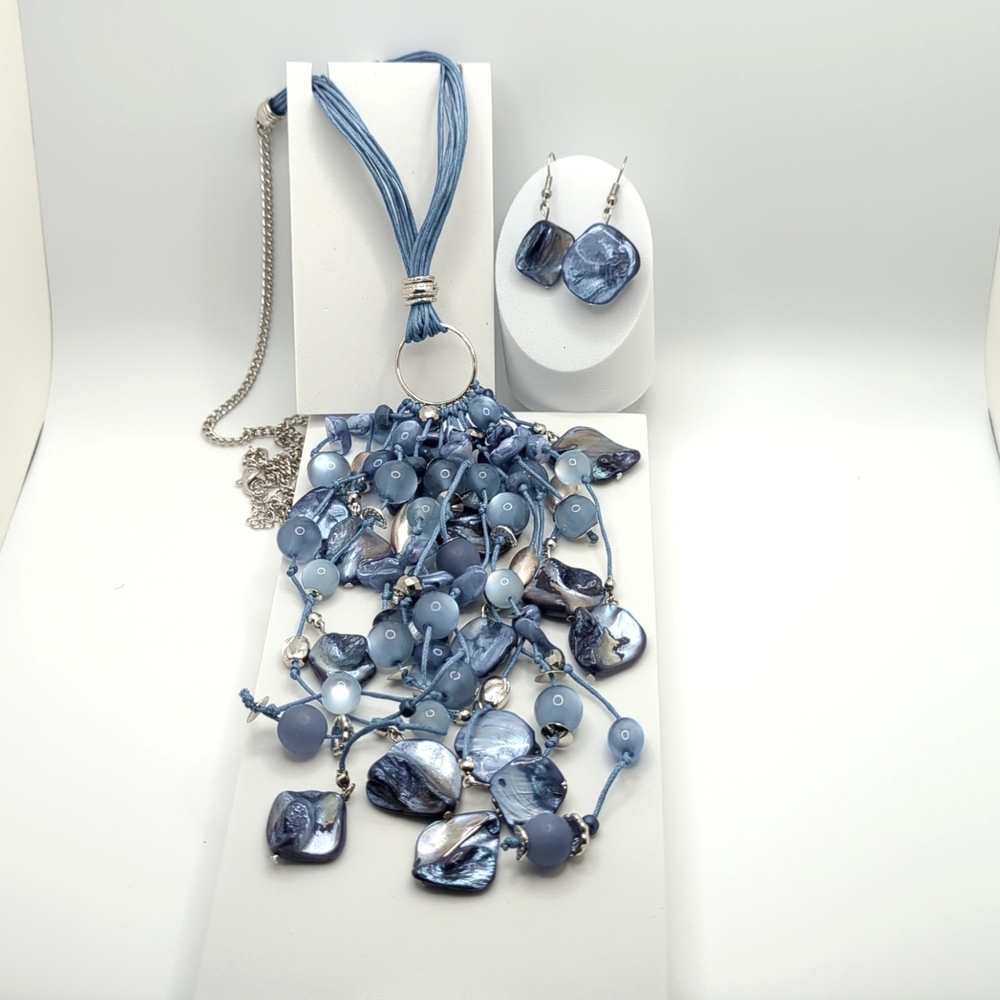 Gorgeous sapphire blue coral and bead necklace with earrings